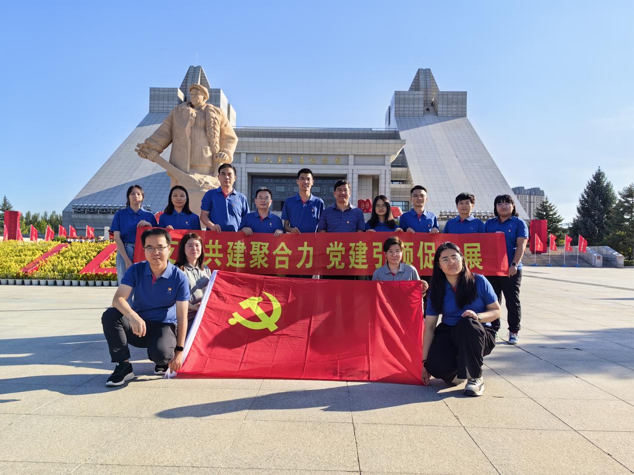 動物用生物制品國家工程研究中心、哈獸研禽免疫抑制病創(chuàng)新團隊、福建圣農(nóng)集團圣澤生物及福建圣農(nóng)集團技術(shù)中心黨支部共建活動